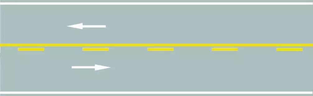 路中心黄色虚实线是何含义？