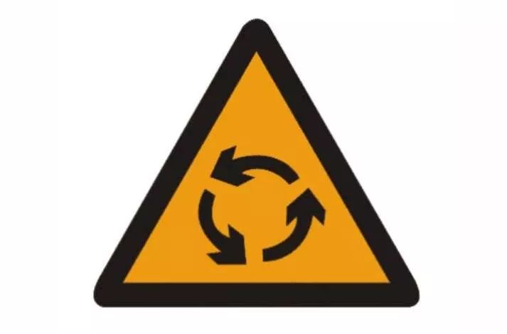 图中这个标志提示前方道路有环形交叉路口，前方路口可以掉头行驶。