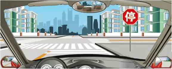 驶近一个图中所示的路口时，必须先停车再重新起步通过路口。
