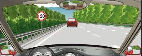 在图中所示的高速公路行车道跟随前车行驶时，最小的跟车距离不得少于100米。