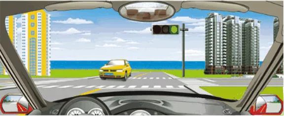 在路口直行看到图中这种情况，要在停止线以外停车等待对面直行车通过后再起步。