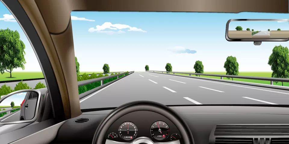 如图所示，在高速公路同方向三条机动车道最左侧车道行驶，应保持什么车速?