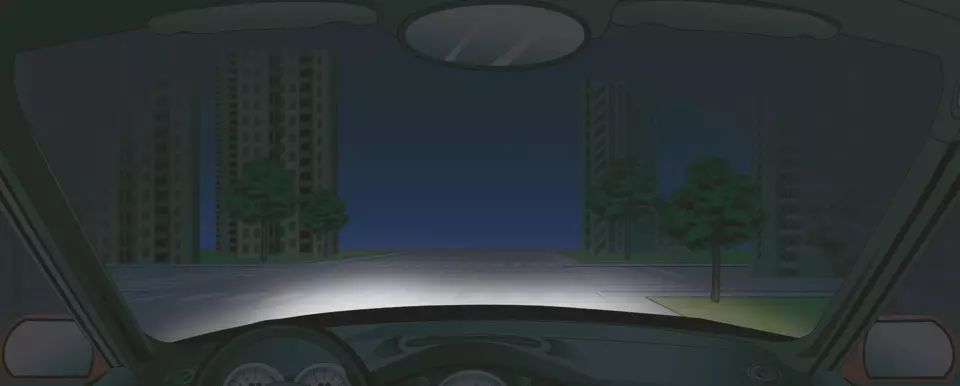 在这种环境下通过路口如何使用灯光？