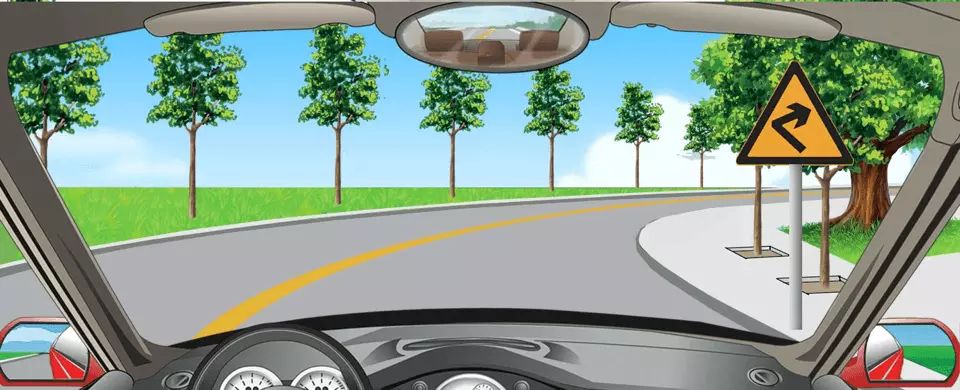 在这个弯道上行驶时的最高速度不能超过多少？