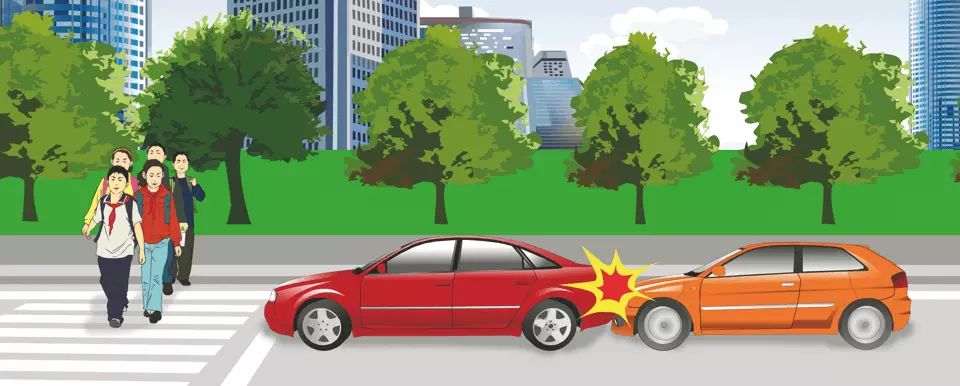 这两辆车发生追尾的主要原因是什么？