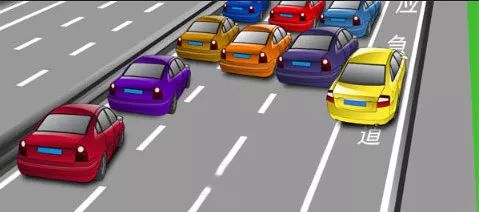 图中黄色小型客车驾驶人违法占用高速公路应急车道行驶，会被记12分。