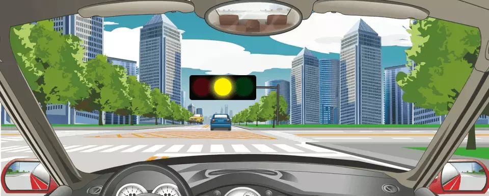 在交叉路口遇到这种情况时，要在红灯亮以前加速通过路口。