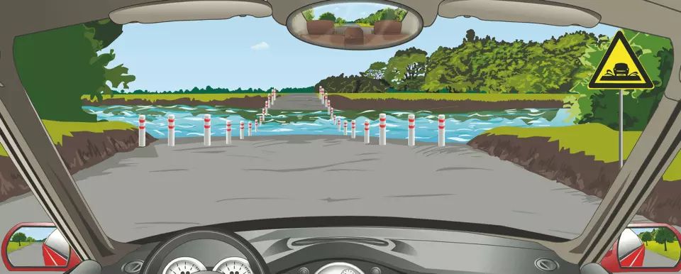 驾驶机动车遇到这种桥时首先怎样办？