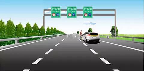 车辆在高速公路发生故障不能移动时，驾驶人这种尝试排除故障的做法是否正确？