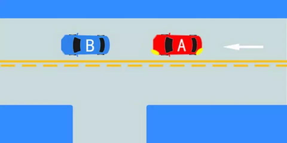 如图所示，A车可以从左侧超越B车。