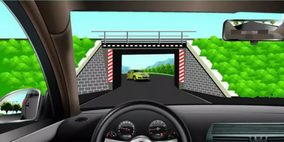 如图所示，驾驶机动车行驶至桥梁涵洞时，以下做法正确的是什么？