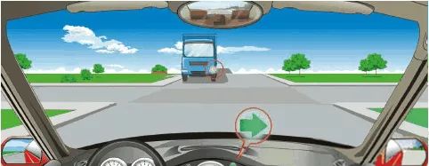 在一个没有信号灯的路口右转弯时，遇到图中所示的对面车辆发出左转信号，怎么做是正确的？