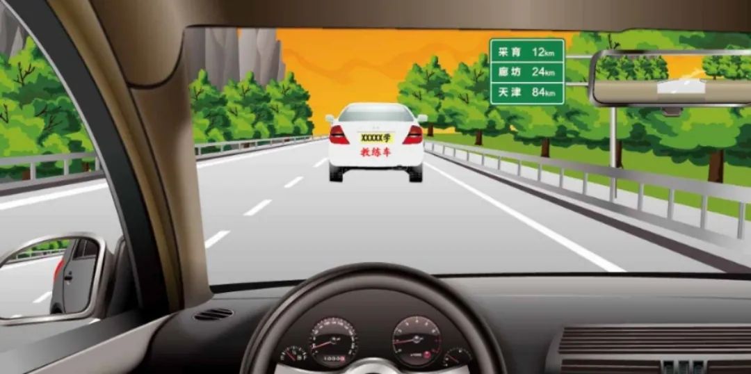 如图所示，前车在行驶过程中存在违法行为。