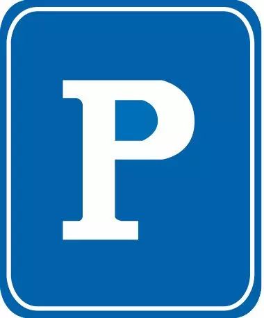 这个标志的含义是指示此处设有室内停车场