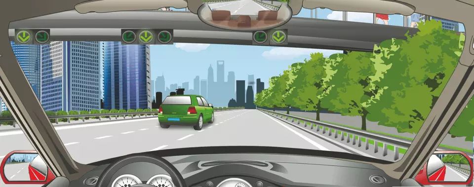 驾驶机动车要选择绿色箭头灯亮的车道行驶。