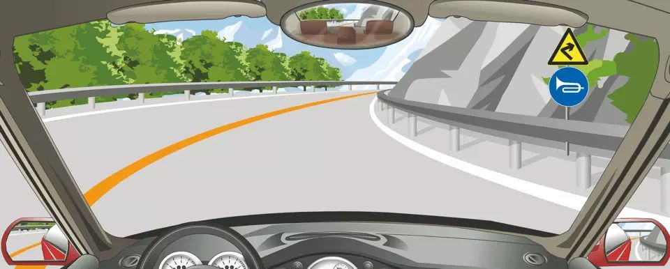 驾驶机动车在这种山区弯道怎样转弯最安全？