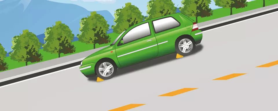 因故障在山区下坡路段长时间停车时，要用这种办法塞住车轮。