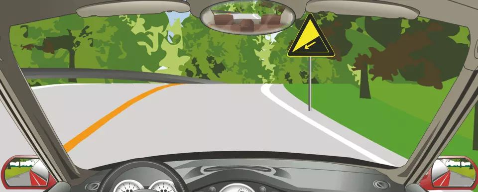 驾驶机动车遇到这种道路要提前减速减挡，利用发动机制动控制速度。