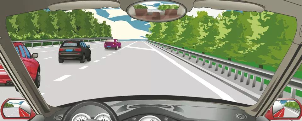 驾驶机动车遇到这种情况怎样进入行车道？