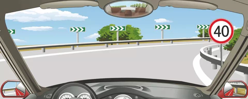 驾驶机动车看到这个标志时，将车速迅速提高到40公里/小时以上。