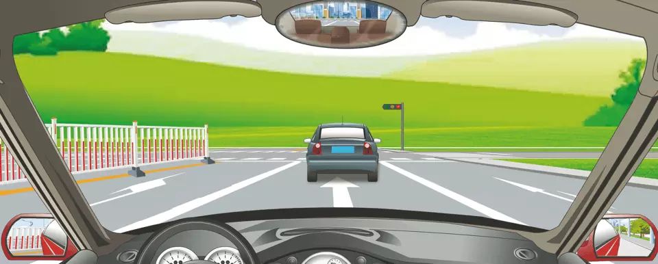 驾驶机动车在该位置不能变更车道。