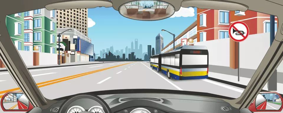 驾驶机动车超车时遇到这样的情况怎样保证安全？