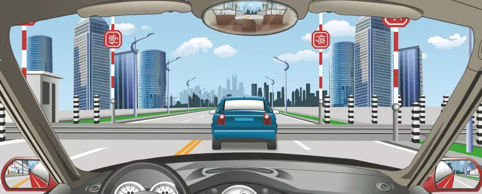 驾驶机动车在这种情况下不能超车。