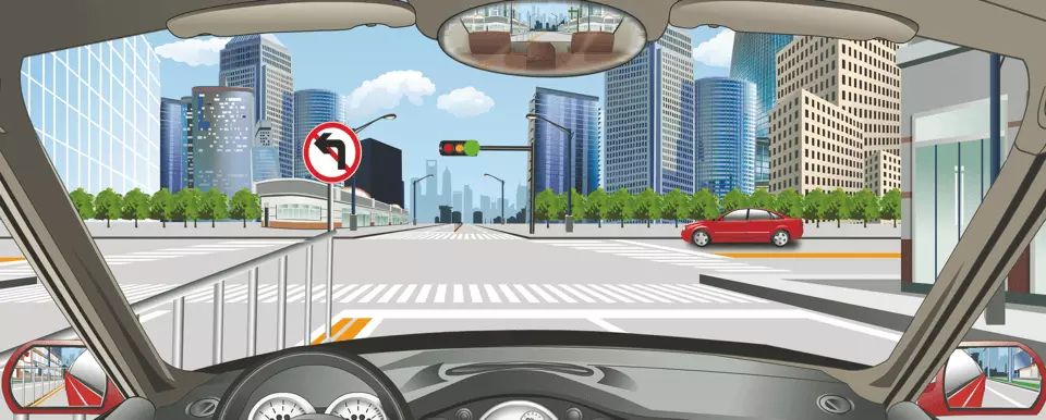 驾驶机动车在这个路口允许掉头。