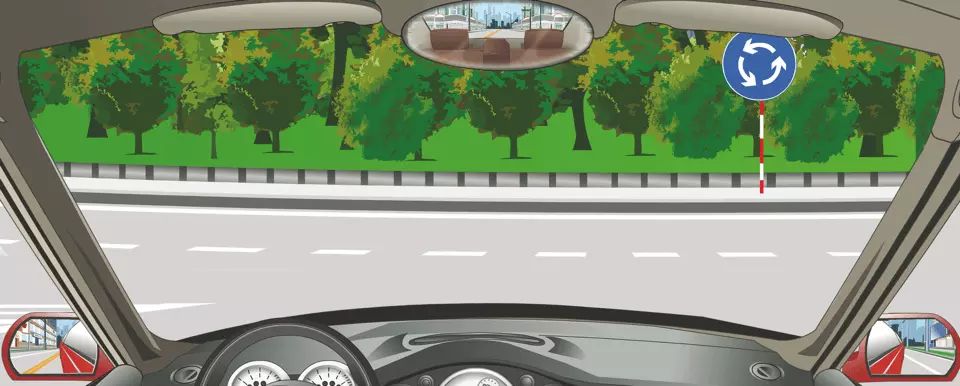 驾驶机动车进入这个路口怎样使用灯光？