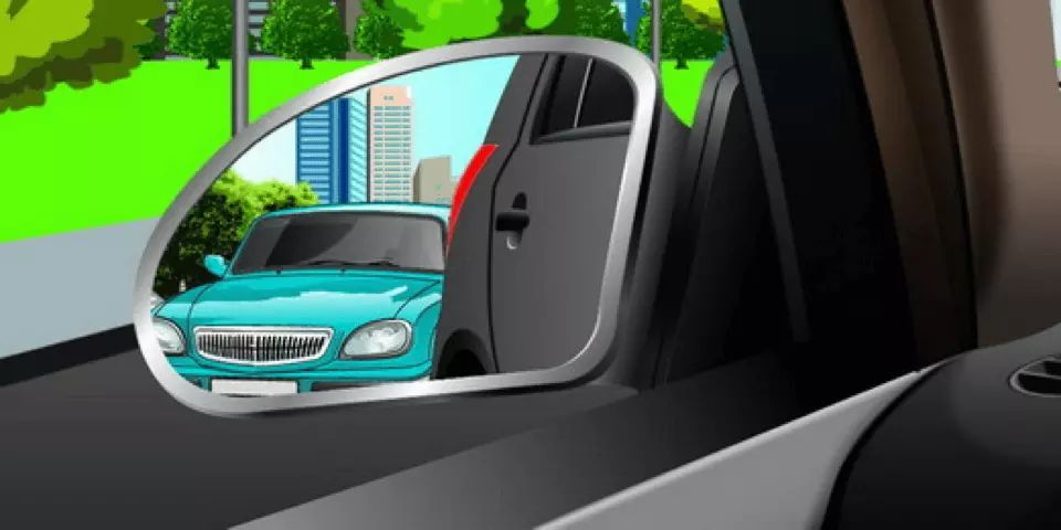 驾驶机动车在向左变更车道前，通过左后视镜看到图中情形时，以下做法正确的是什么？