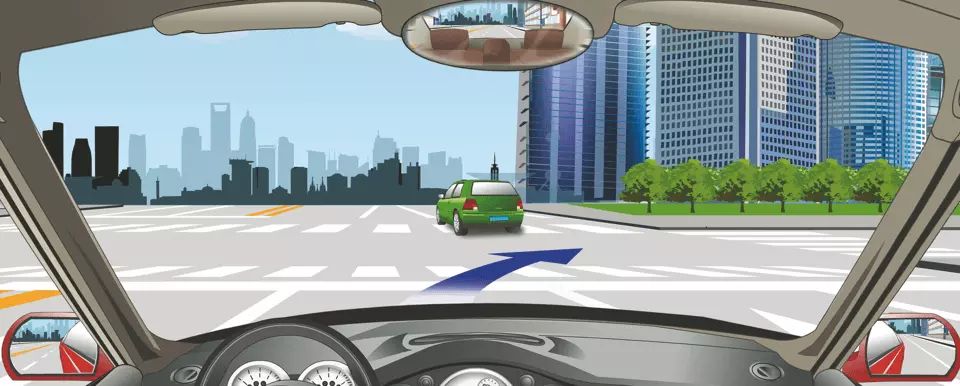 驾驶机动车在这个路口右转弯可以不变更车道。