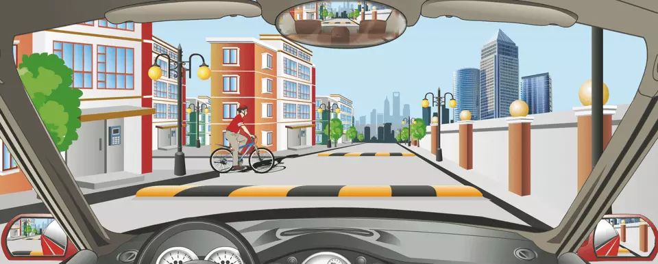 驾驶机动车在小区内遇到这样的情况要在自行车前加速通过。