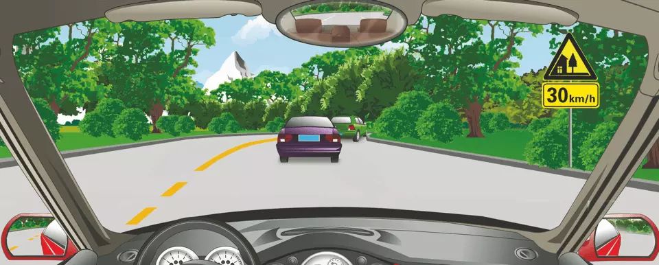 右侧标志提醒前方有村庄或集镇，建议速度30公里/小时。