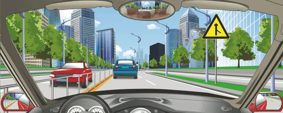 右侧标志警告前方注意右侧路口有汇入车辆。