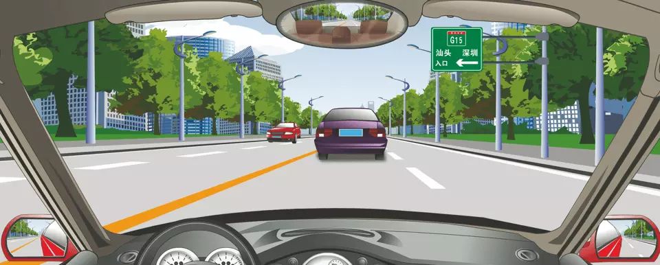 前方标志预告高速公路入口在路右侧。