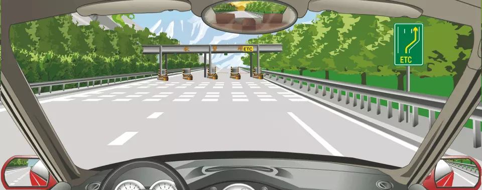 右侧标志指示前方收费站设有电子不停车收费行驶车道。