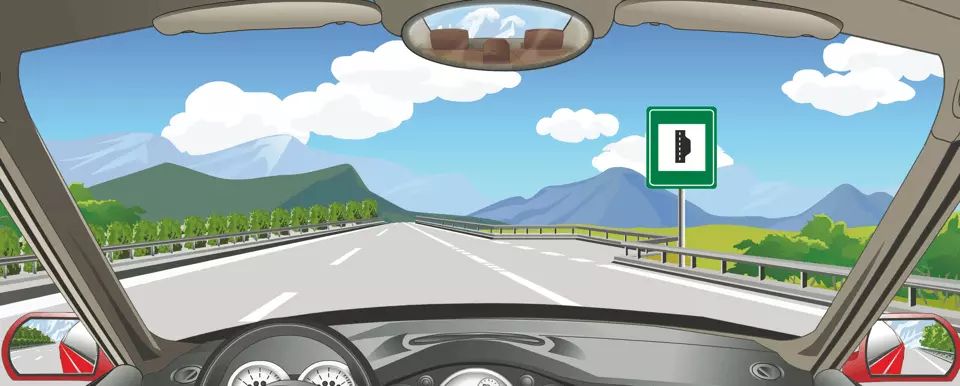 前方标志指示路右侧是高速公路临时停车处。