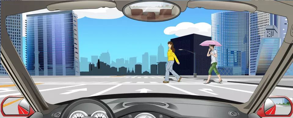 路口内人行横道线警示行人优先横过道路。