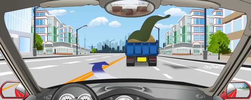 路中心黄色双实线指示可以暂时跨越超车。