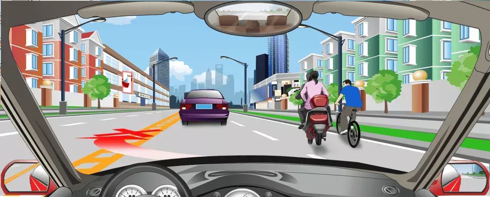 黄色斜线填充线指示该区域禁止进入或压线行驶。