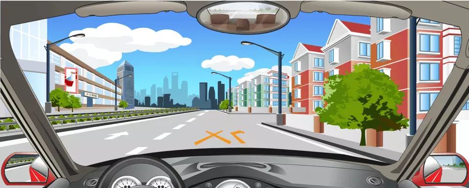 路面标记指示前方路口仅允许车辆向右转弯。