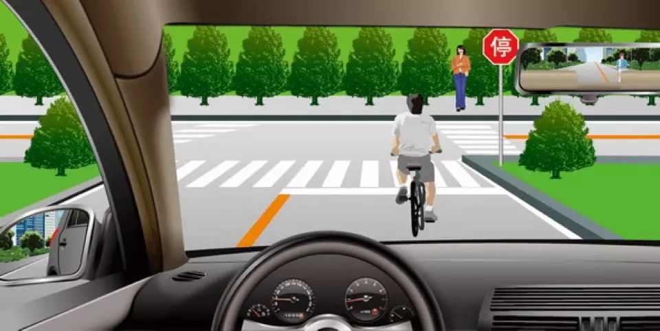 如图所示，驾驶机动车遇到这种情形时，可以从左侧超越。