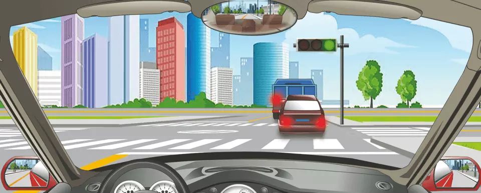 驾驶机动车在交叉路口遇到这种情况如何对待？