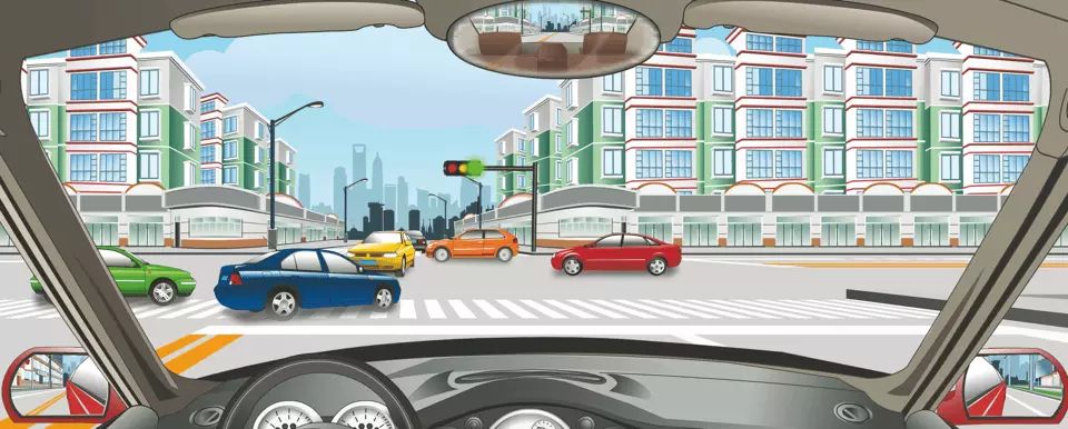 驾驶机动车在这种情况下要跟前车进入路口等待。