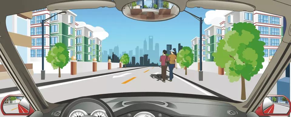 驾驶机动车遇到这种行人应该注意什么？