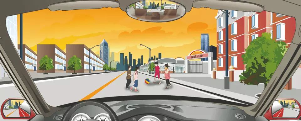 驾驶机动车遇到这种情况时，要快速向左绕过。